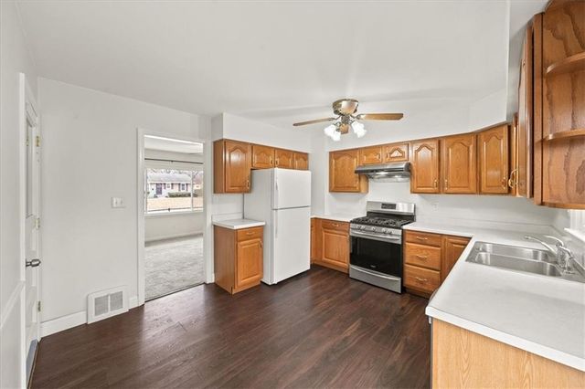 9010 E 72nd Terrace, Raytown, MO 64133