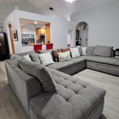 2285 Saratoga Lane, West Palm Beach, FL 33409