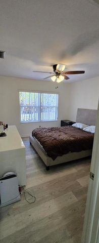 2285 Saratoga Lane, West Palm Beach, FL 33409