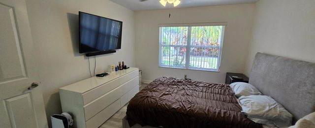 2285 Saratoga Lane, West Palm Beach, FL 33409