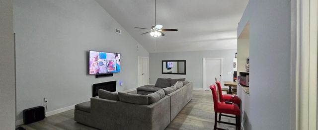 2285 Saratoga Lane, West Palm Beach, FL 33409
