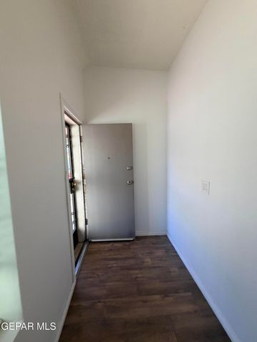 2221 Bassett Avenue A, El Paso, TX 79901