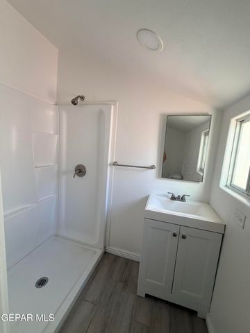 2221 Bassett Avenue A, El Paso, TX 79901