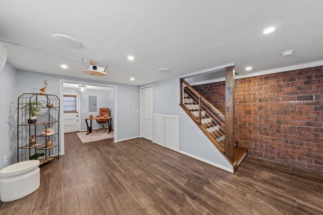 2204 DARTMOUTH DR, Alexandria, VA 22307
