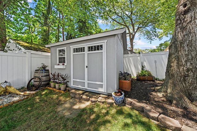2204 DARTMOUTH DR, Alexandria, VA 22307