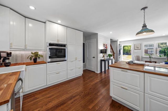 2204 DARTMOUTH DR, Alexandria, VA 22307