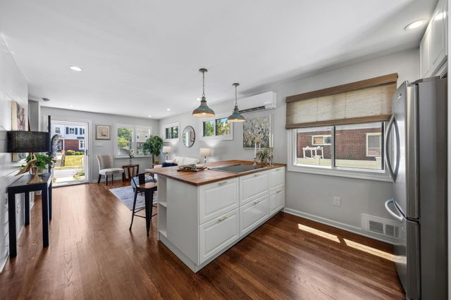 2204 DARTMOUTH DR, Alexandria, VA 22307