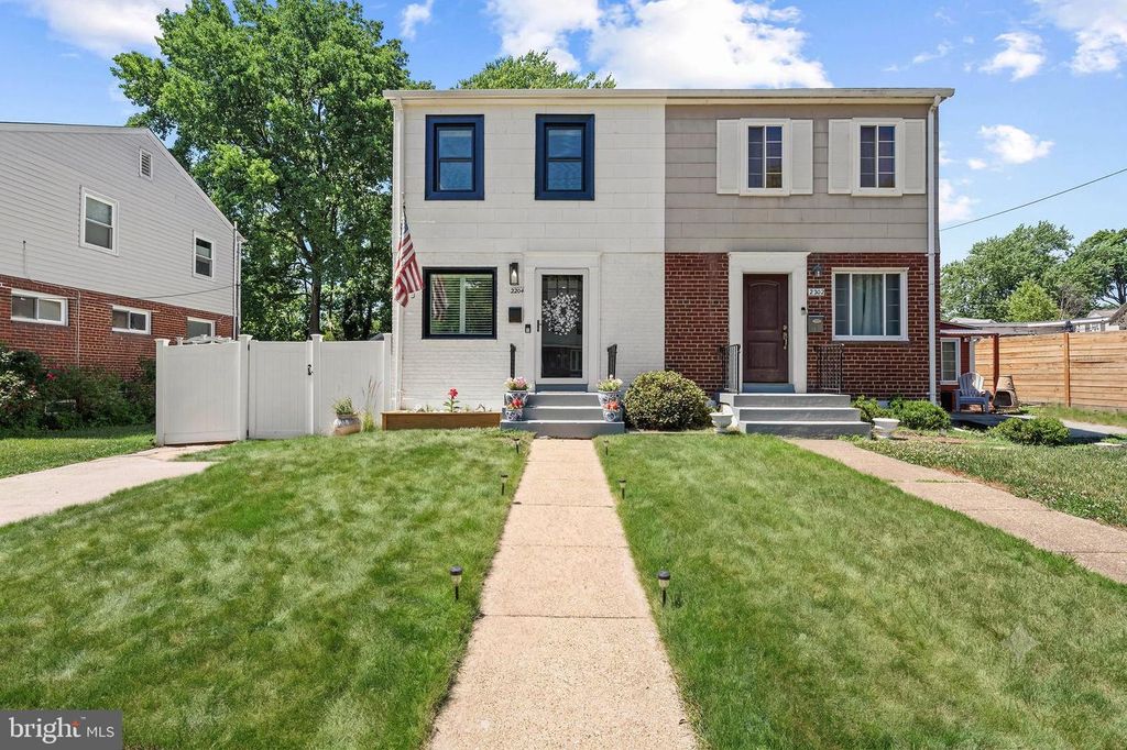 2204 DARTMOUTH DR, Alexandria, VA 22307