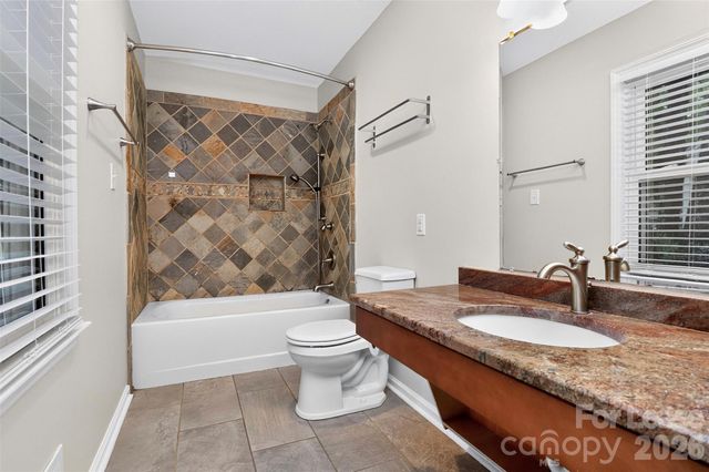 11122 Five Cedars Road, Charlotte, NC 28226
