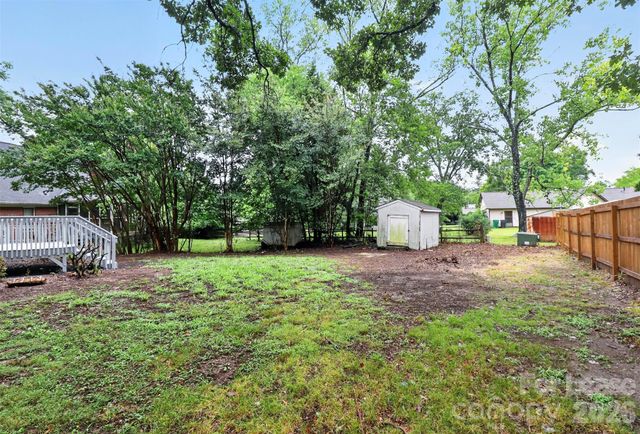 11122 Five Cedars Road, Charlotte, NC 28226