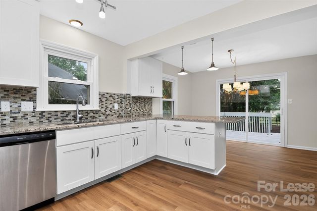 11122 Five Cedars Road, Charlotte, NC 28226