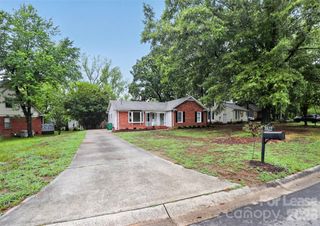 11122 Five Cedars Road, Charlotte, NC 28226