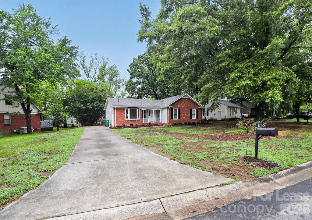 11122 Five Cedars Road, Charlotte, NC 28226