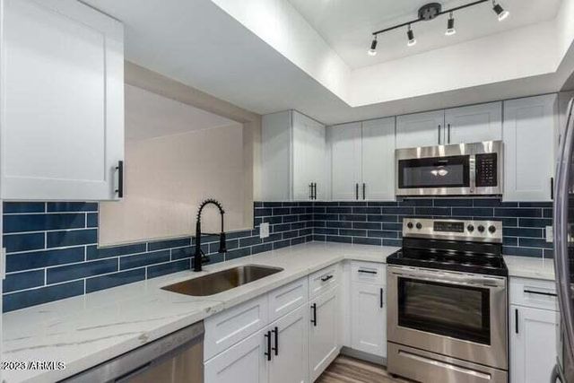 742 W Duke Drive, Tempe, AZ 85283