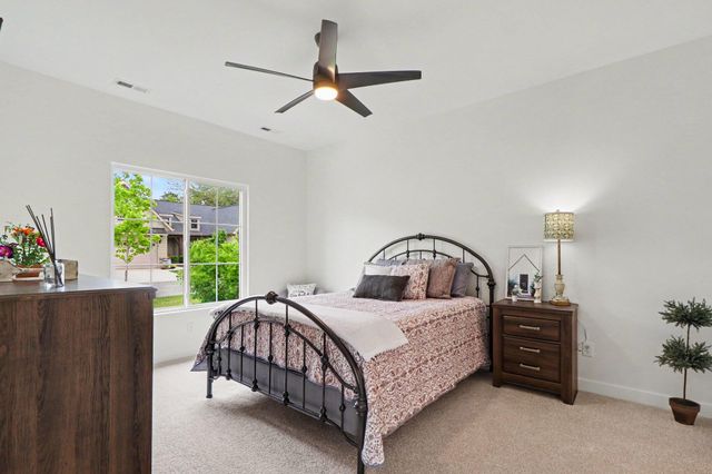 1905 E Woodglen Circle, Valparaiso, IN 46383