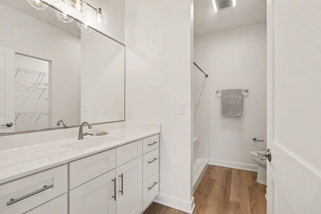 1905 E Woodglen Circle, Valparaiso, IN 46383