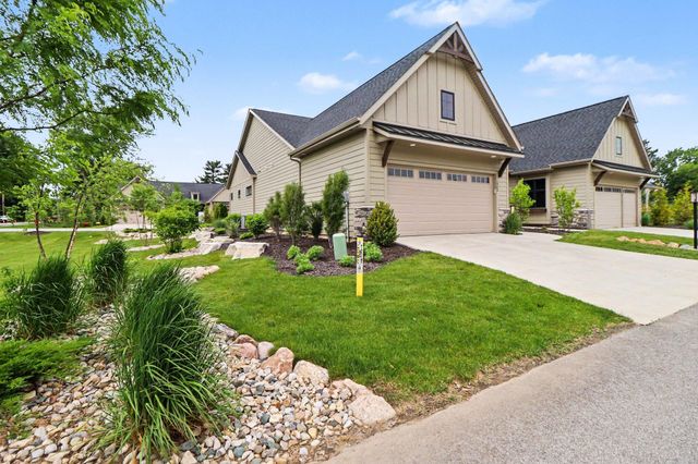 1905 E Woodglen Circle, Valparaiso, IN 46383