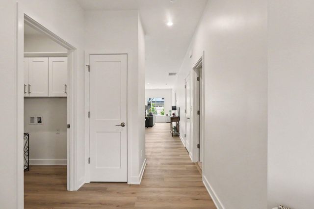 1905 E Woodglen Circle, Valparaiso, IN 46383