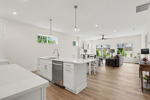 1905 E Woodglen Circle, Valparaiso, IN 46383