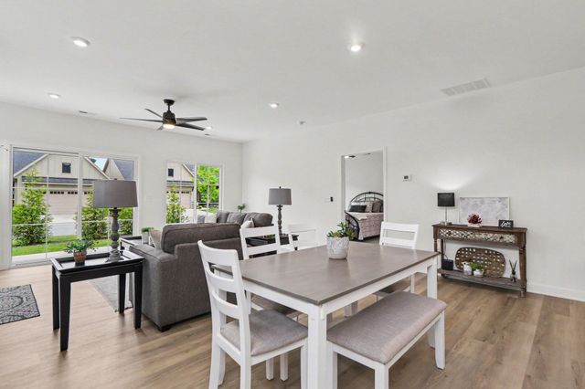 1905 E Woodglen Circle, Valparaiso, IN 46383