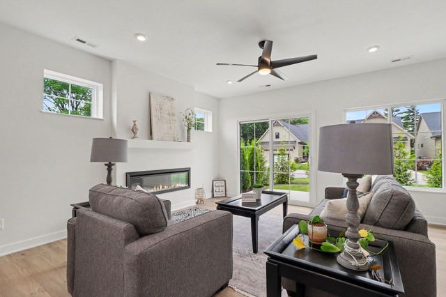 1905 E Woodglen Circle, Valparaiso, IN 46383