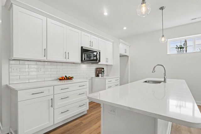 1905 E Woodglen Circle, Valparaiso, IN 46383