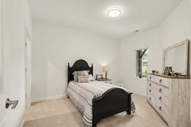 1905 E Woodglen Circle, Valparaiso, IN 46383