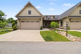 1905 E Woodglen Circle, Valparaiso, IN 46383