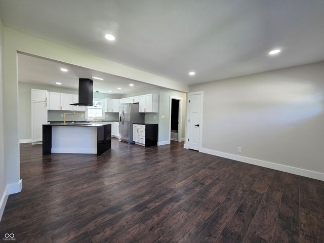 12087 N Cedarwood Drive, Mooresville, IN 46158