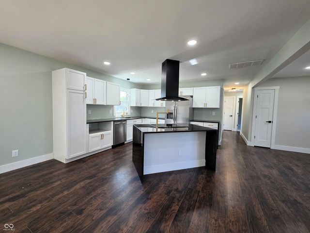 12087 N Cedarwood Drive, Mooresville, IN 46158