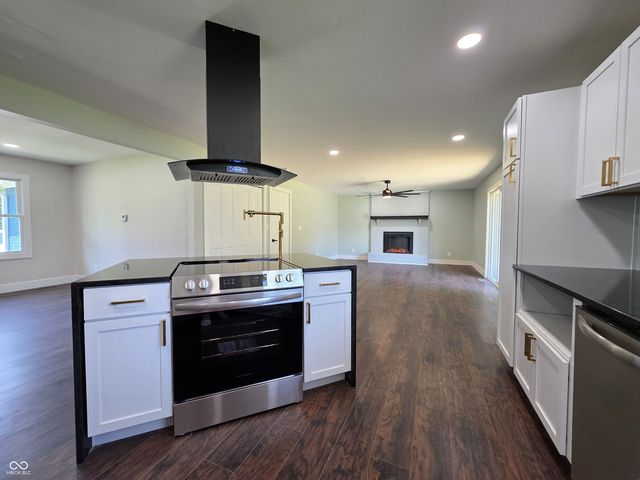 12087 N Cedarwood Drive, Mooresville, IN 46158