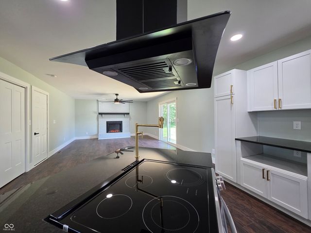 12087 N Cedarwood Drive, Mooresville, IN 46158