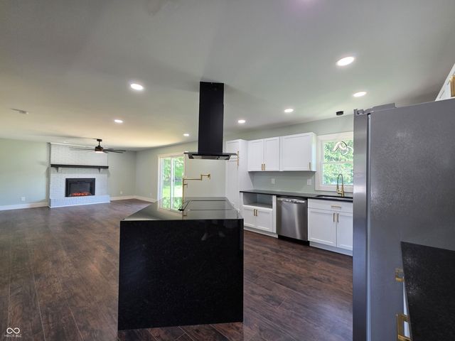 12087 N Cedarwood Drive, Mooresville, IN 46158