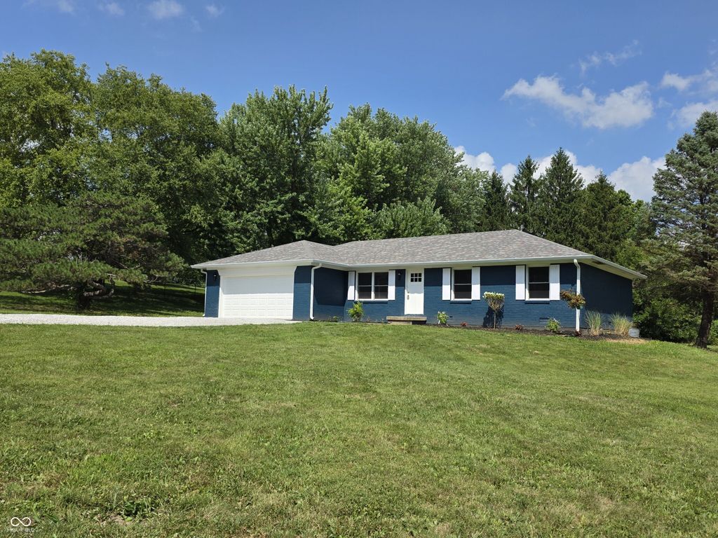 12087 N Cedarwood Drive, Mooresville, IN 46158