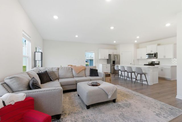 146 Oak Valley Court, Newark, OH 43055