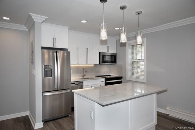 5 Spinningwheel Drive 01-1B, Massapequa, NY 11758