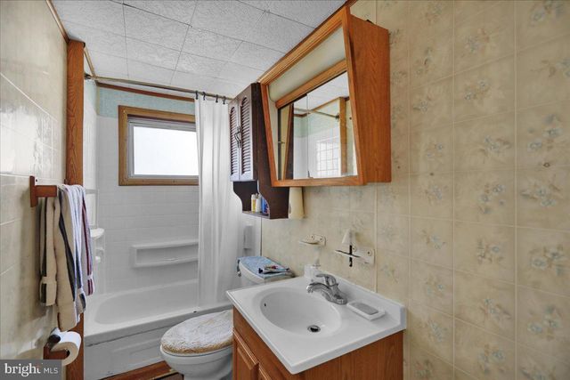 409 MANATAWNY ST, Pottstown, PA 19464