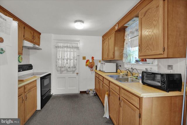 409 MANATAWNY ST, Pottstown, PA 19464