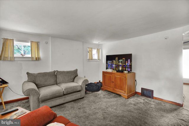 409 MANATAWNY ST, Pottstown, PA 19464