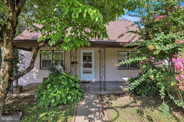 409 MANATAWNY ST, Pottstown, PA 19464