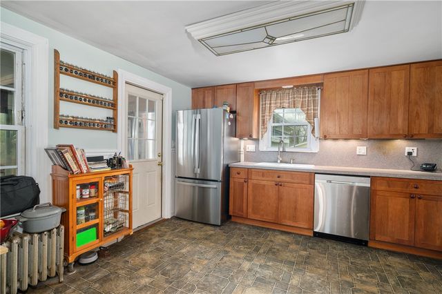 1261 Putnam Pike, Glocester, RI 02814