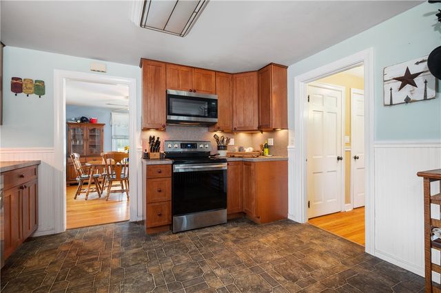 1261 Putnam Pike, Glocester, RI 02814