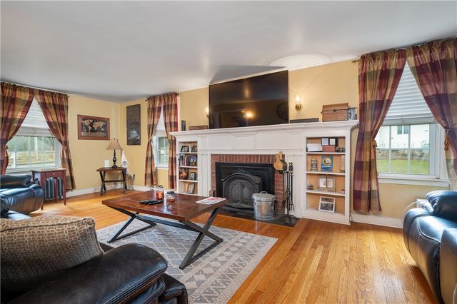 1261 Putnam Pike, Glocester, RI 02814