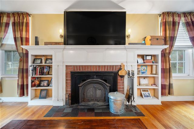 1261 Putnam Pike, Glocester, RI 02814