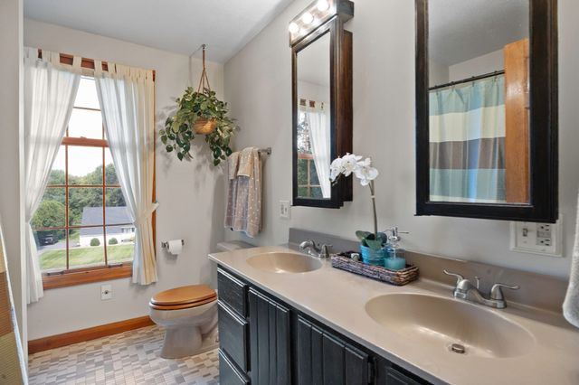 9 Labrie Lane, Holyoke, MA 01040