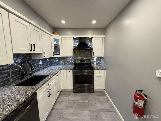 9 Hoffman Court, East Brunswick, NJ 08816