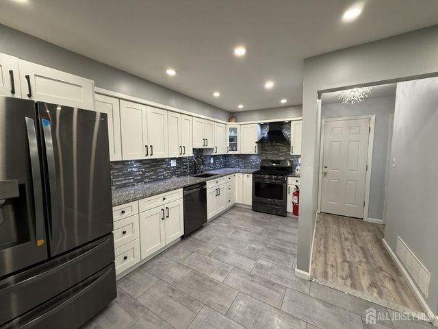9 Hoffman Court, East Brunswick, NJ 08816