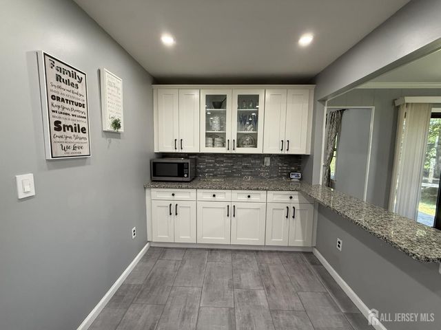 9 Hoffman Court, East Brunswick, NJ 08816