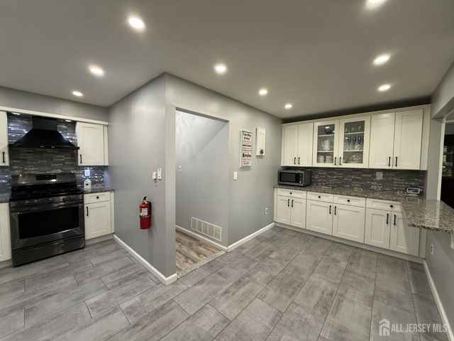 9 Hoffman Court, East Brunswick, NJ 08816