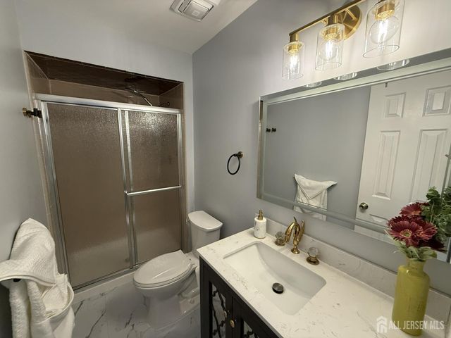 9 Hoffman Court, East Brunswick, NJ 08816